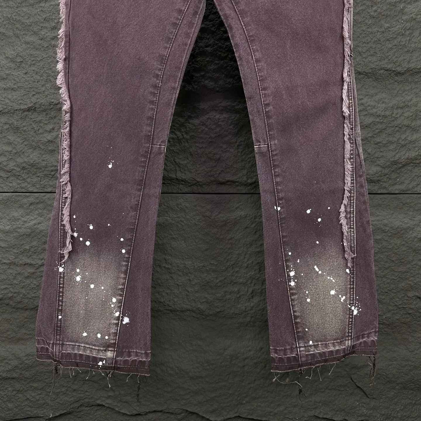 P250 GALLERY DEPT. & Croixin co-branded 2025 new splash-ink hand-painted splicing multi-pocket couple style loose washed micro-flared jeans 🔥High version🔥High version🔥 Top ceiling quality Styles with different washed textures are very friendly to people with thin legs and thick legs. The micro-flared version is very flattering. Moderate length that never goes out of style, easy to match with casually, basic styling for various styles, a must-have in the wardrobe! The fabric is stiff but also makes the upper body soft without losing texture. The washing process is even more perfect. It is a must-have item for everyone! ! ! Washed wheat, hang tag, pants label, three complete labels, color: brown, size: 28, 30, 32, 34, 36 (five sizes)